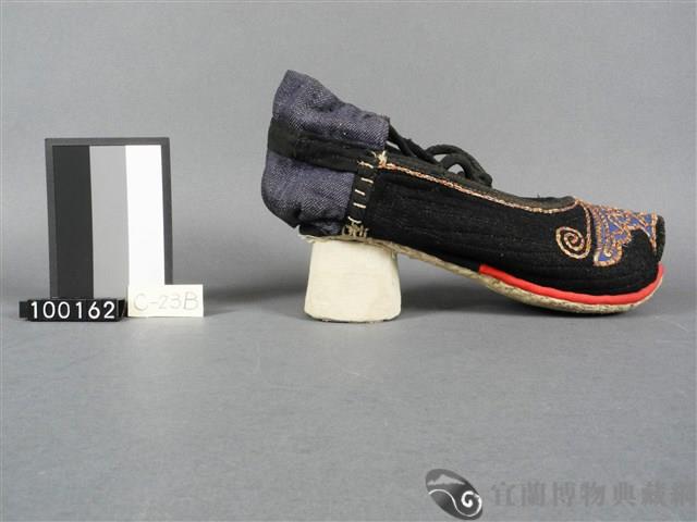 彩繡鞋藏品圖，第2張