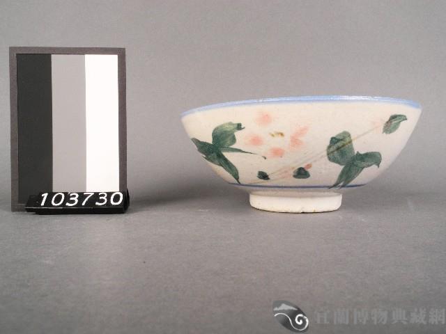 紅藍綠彩花卉葉紋碗藏品圖，第1張