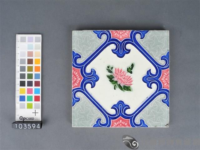 紅藍彩繪花卉紋磁磚藏品圖，第1張