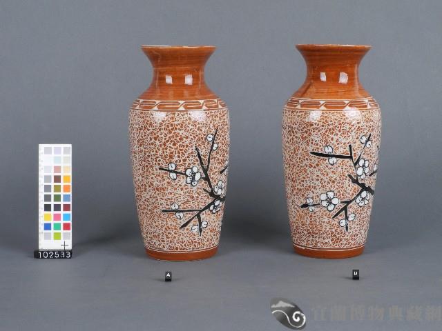 赤釉梅花紋花瓶藏品圖，第3張