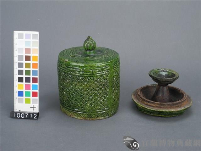 綠釉壓花油燈藏品圖，第3張