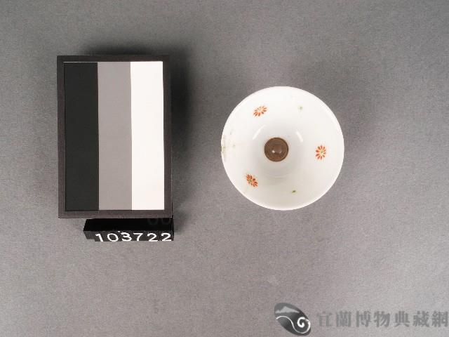 紅綠彩花卉紋杯藏品圖，第1張