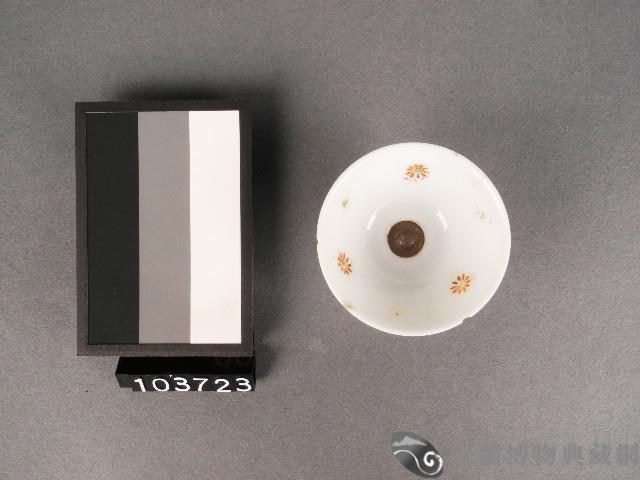 紅綠彩花卉紋杯藏品圖，第1張