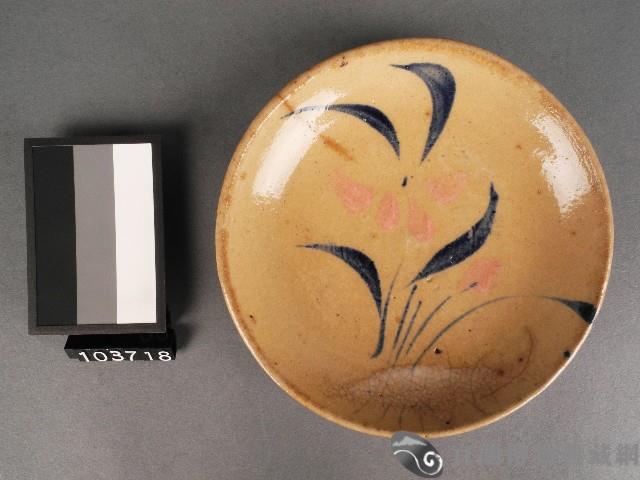 紅藍彩花卉紋盤藏品圖，第1張