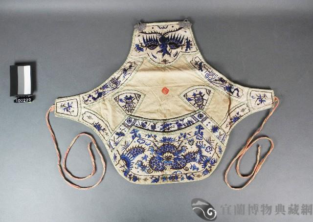 白布龍鳳紋肚兜藏品圖，第1張