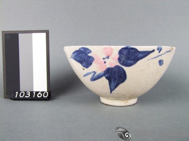 紅藍彩花卉紋碗藏品圖，第1張