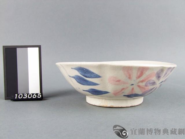 青花紅彩花卉紋碗藏品圖，第1張