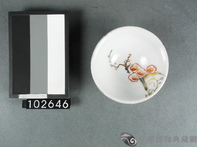 赤釉梅花紋杯子藏品圖，第1張
