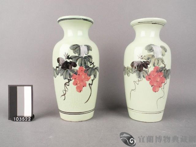 綠釉葡萄紋花瓶藏品圖，第1張