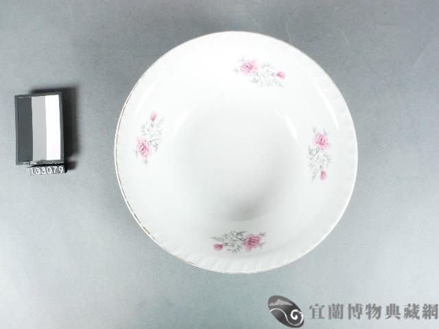 紅綠彩花卉紋碗藏品圖，第1張