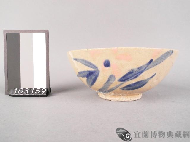 紅藍彩花卉紋碗藏品圖，第1張