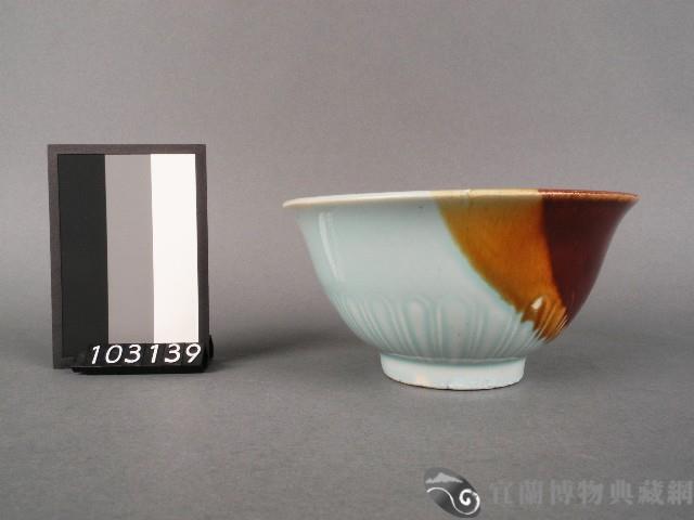 赤藍彩花卉紋碗藏品圖，第1張