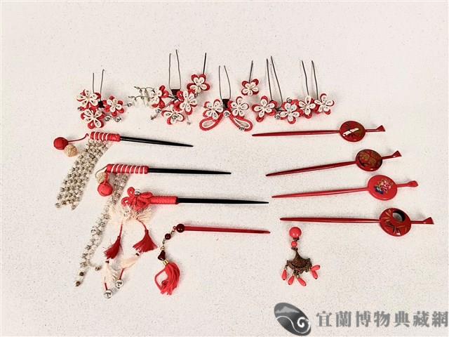 紅白珠花頭飾藏品圖，第1張