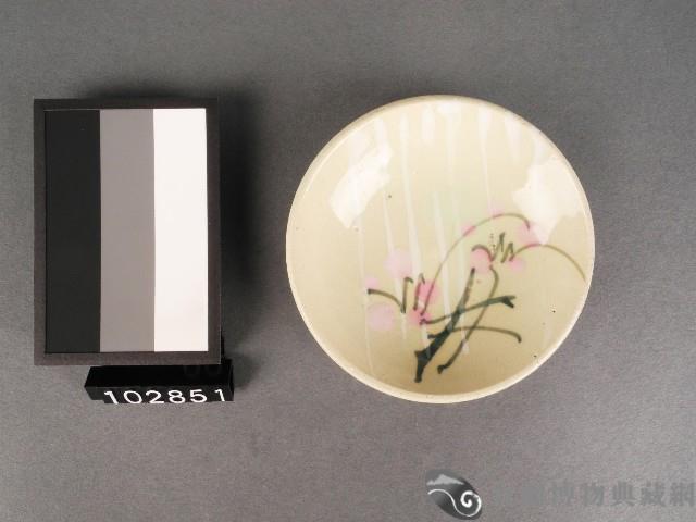 紅綠彩花卉紋碟藏品圖，第1張