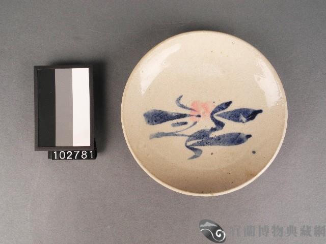 青花桃紅彩花卉紋盤藏品圖，第1張