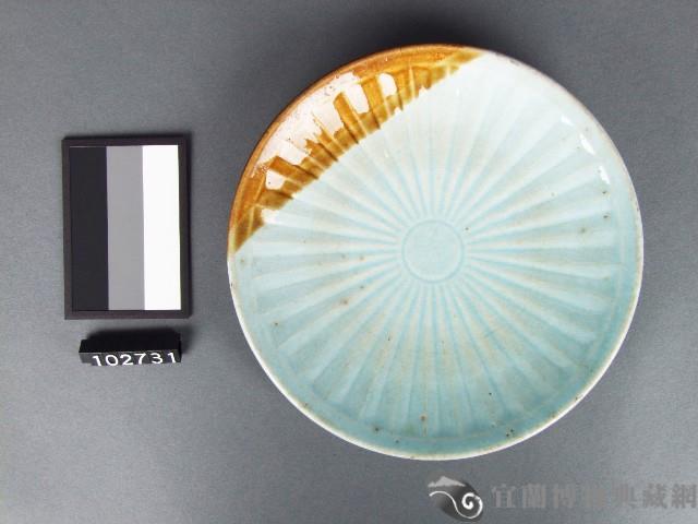 雙彩菊花紋盤藏品圖，第1張