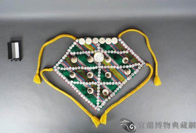 胸兜藏品圖，第1張