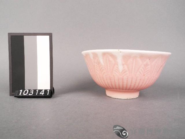 紅彩蓮花紋碗藏品圖，第1張