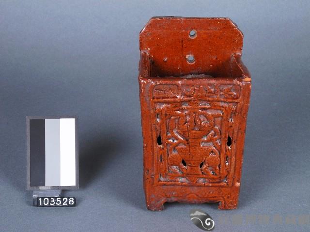 赤釉寶瓶紋箸籠藏品圖，第1張