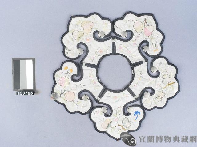 花果紋如意雲肩藏品圖，第1張