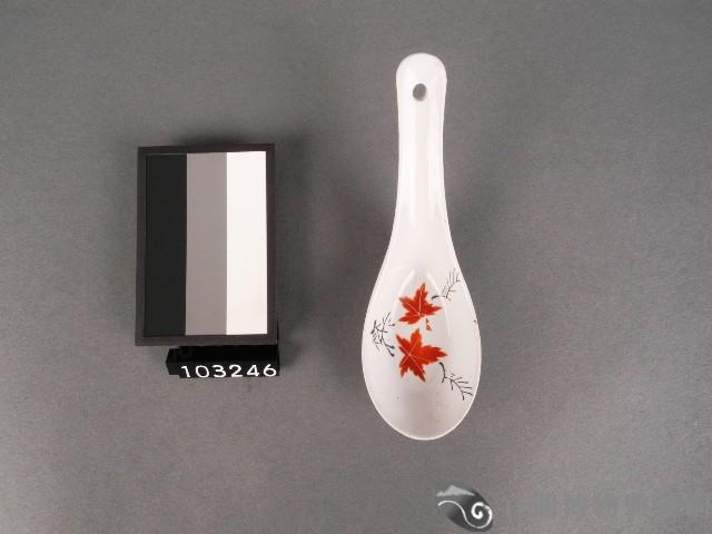 紅黑彩楓葉紋湯匙藏品圖，第1張