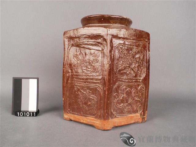 褐釉六角陶罐藏品圖，第1張