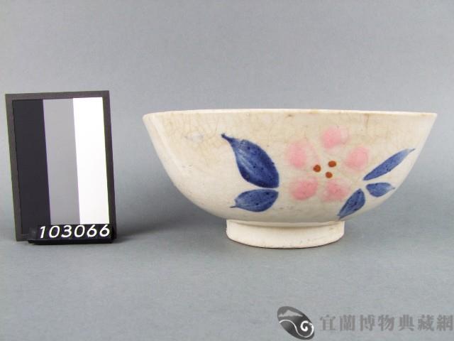 青花紅彩花卉紋碗藏品圖，第1張