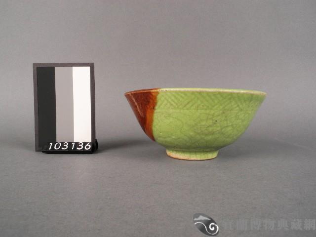 赤綠彩花鳥紋碗藏品圖，第1張