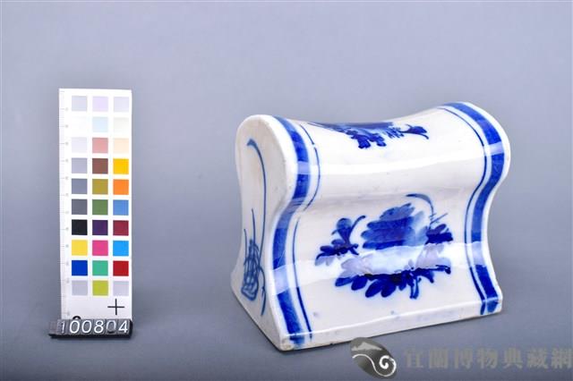 青花花卉紋枕頭藏品圖，第1張