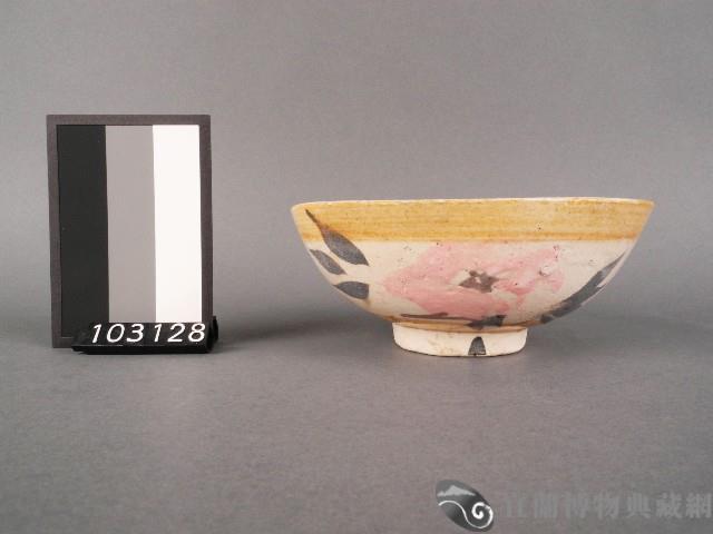 黃金釉紅綠彩花卉紋碗藏品圖，第1張