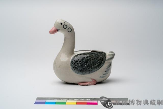 鶯歌胭脂紅鵝型醬料壺藏品圖，第1張