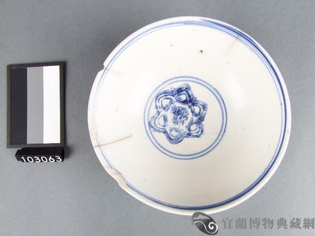 青花紅彩花卉紋碗藏品圖，第1張