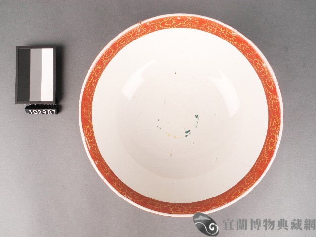 紅地彩繪瑞獅紋碗藏品圖，第1張