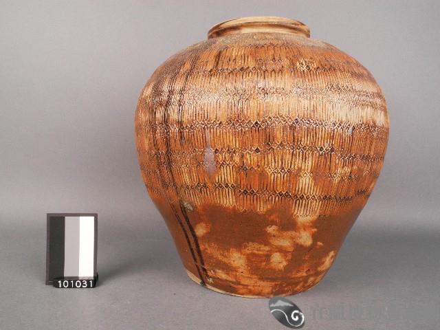 褐釉荔紋陶甕藏品圖，第1張