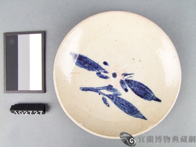 青花桃紅彩花卉紋盤藏品圖，第1張