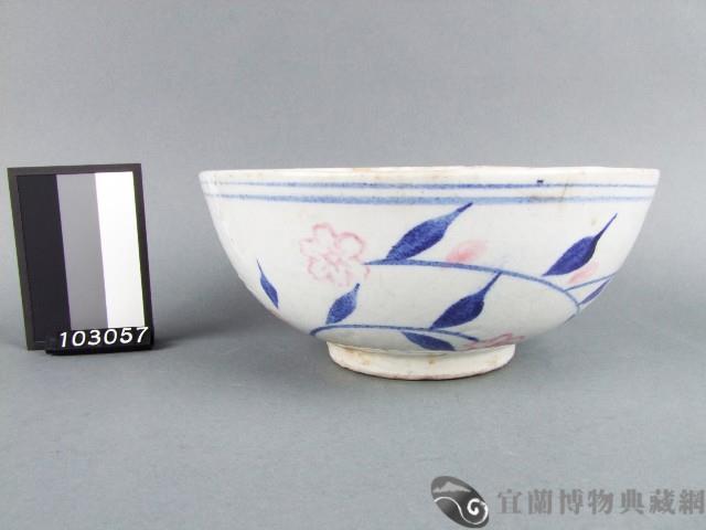 青花紅彩花卉紋碗藏品圖，第1張