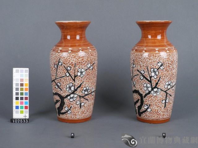 赤釉梅花紋花瓶藏品圖，第4張