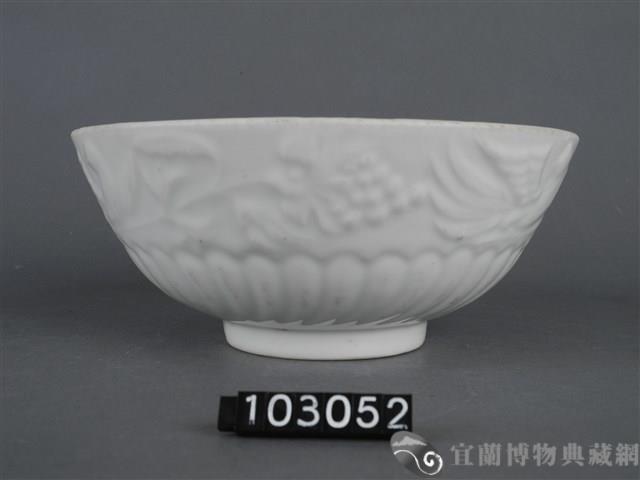白地花卉鳳鳥紋碗藏品圖，第4張