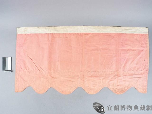 紅底花竹鳥紋門籬布飾藏品圖，第2張