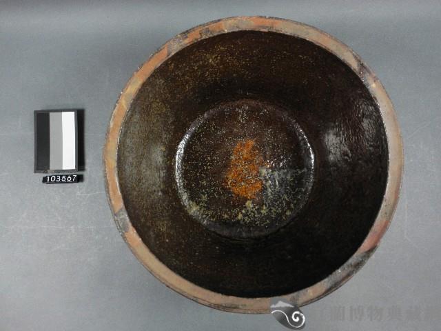 褐釉龍紋陶盆藏品圖，第2張