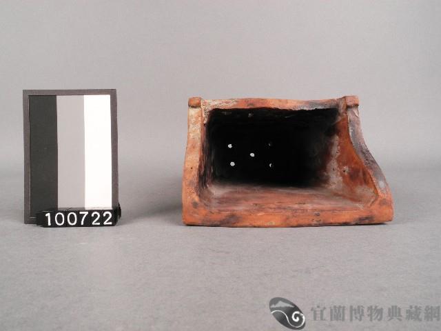 紅陶鏤空獸牌箸籠藏品圖，第2張