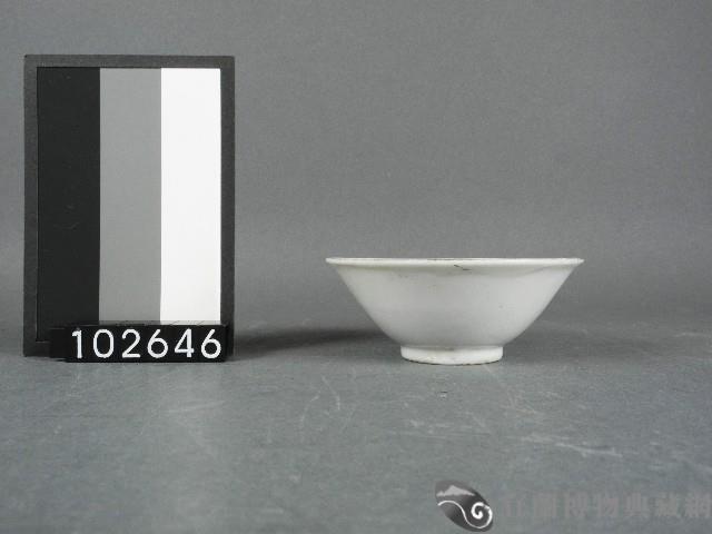 赤釉梅花紋杯子藏品圖，第2張