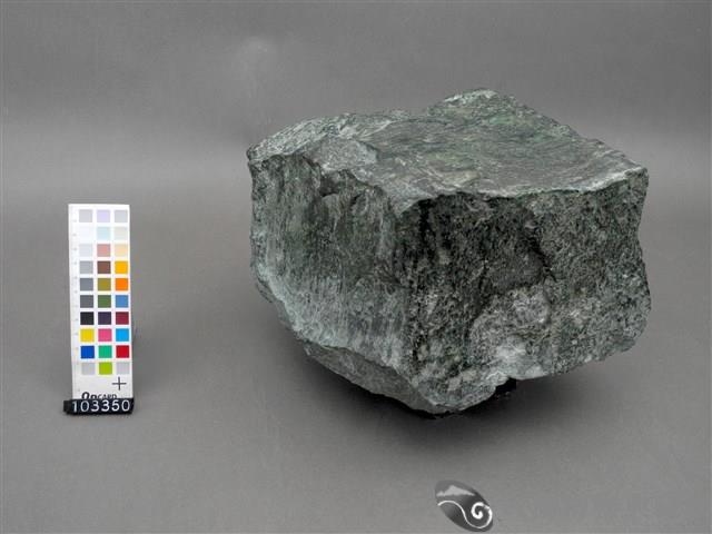 蛇紋岩藏品圖，第2張