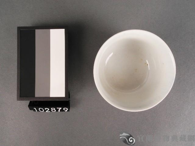 青花桃紅彩花卉紋杯藏品圖，第2張