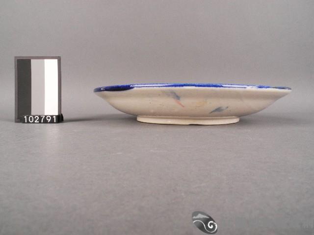 青花桃紅彩魚紋盤藏品圖，第2張