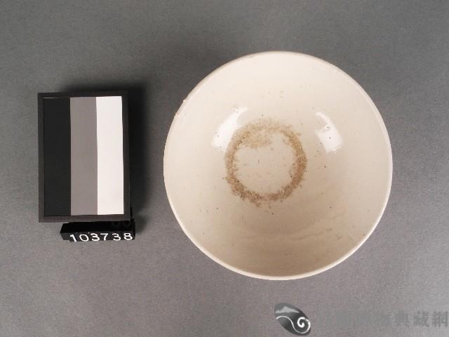 紅綠彩花卉紋碗藏品圖，第2張