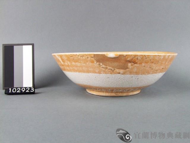 黃金釉花卉紋碗藏品圖，第2張