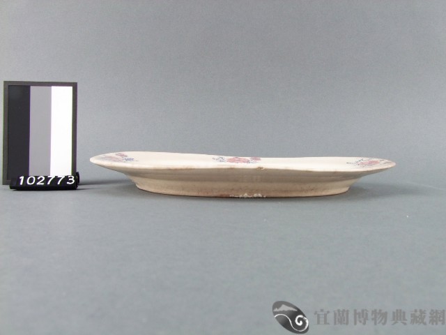 青花桃紅彩花卉紋盤藏品圖，第2張