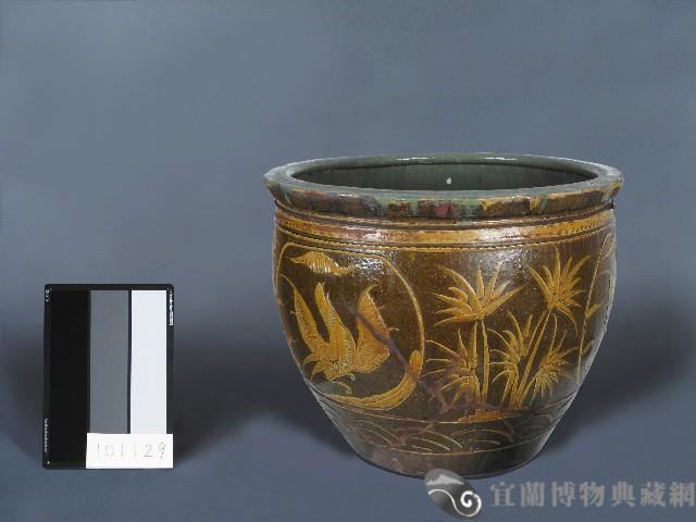 黃釉刻花鳥獸花卉紋水缸藏品圖，第2張