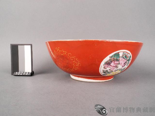 紅地彩繪瑞獅紋碗藏品圖，第2張
